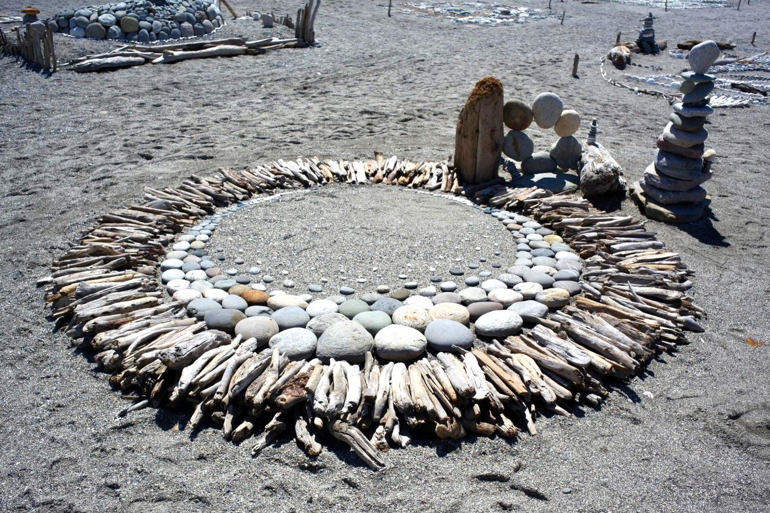 【指尖上的平衡奇蹟 疊石季藝術工作坊即日起開放報名】缩略图