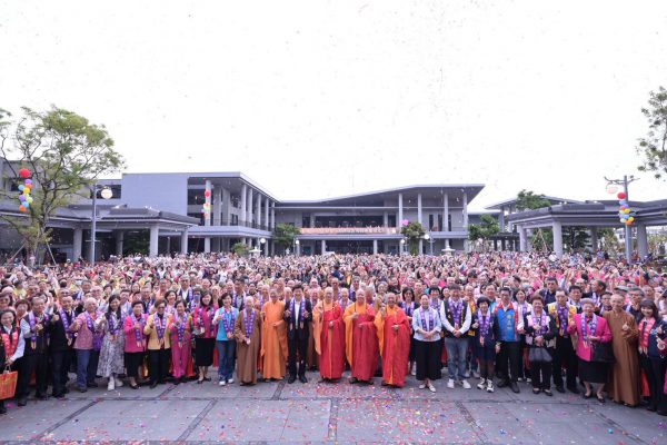 【佛光山月光寺落成啟用 徐榛蔚親臨祝福 感謝佛光山帶給花蓮安定的力量】缩略图