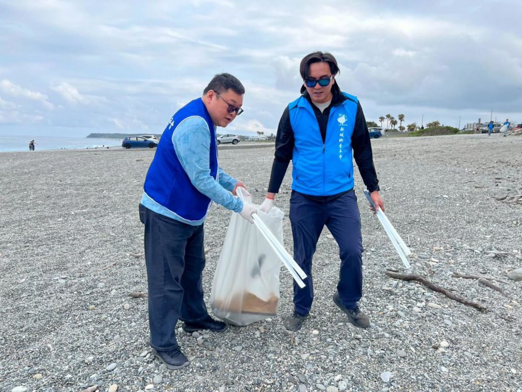 【新城鄉傳佳績 李紳旭獲選115年社會優秀青年 青年節號召淨灘做公益】插图 【新城鄉傳佳績 李紳旭獲選115年社會優秀青年 青年節號召淨灘做公益】插图