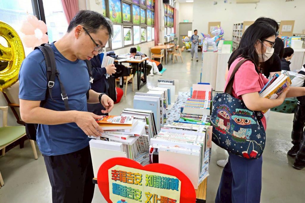 【吉安鄉圖「閱讀999」新書展示活動廣回響 游淑貞促縣鄉協力豐富圖書館藏閱讀率再提升】插图3 【吉安鄉圖「閱讀999」新書展示活動廣回響 游淑貞促縣鄉協力豐富圖書館藏閱讀率再提升】插图3