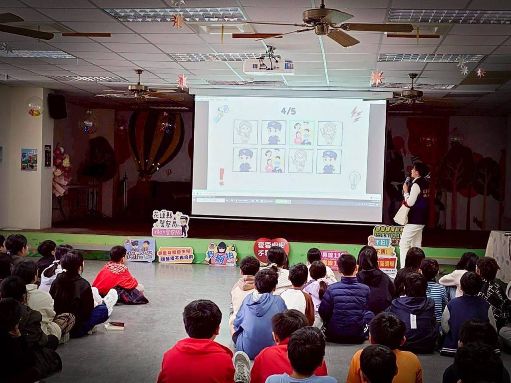 【法制觀念向下扎根 花警前往太昌國小宣導婦幼安全及反詐騙】插图1 【法制觀念向下扎根 花警前往太昌國小宣導婦幼安全及反詐騙】插图1