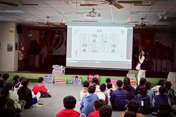 【法制觀念向下扎根 花警前往太昌國小宣導婦幼安全及反詐騙】缩略图