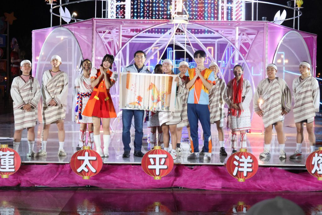 【2026花蓮燈會今晚溫馨閉幕》「種下希望之光」傳遞下一代 YOYO家族同樂、360秒煙火相約明年見】插图1 【2026花蓮燈會今晚溫馨閉幕》「種下希望之光」傳遞下一代 YOYO家族同樂、360秒煙火相約明年見】插图1