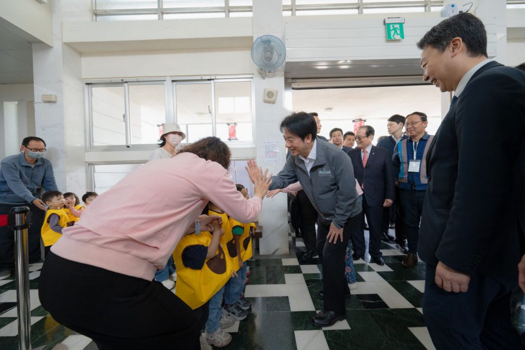【總統出席「花東鐵路通車百周年慶祝典禮」 強調持續推動交通建設與產業發展　促進花東均衡繁榮】插图1