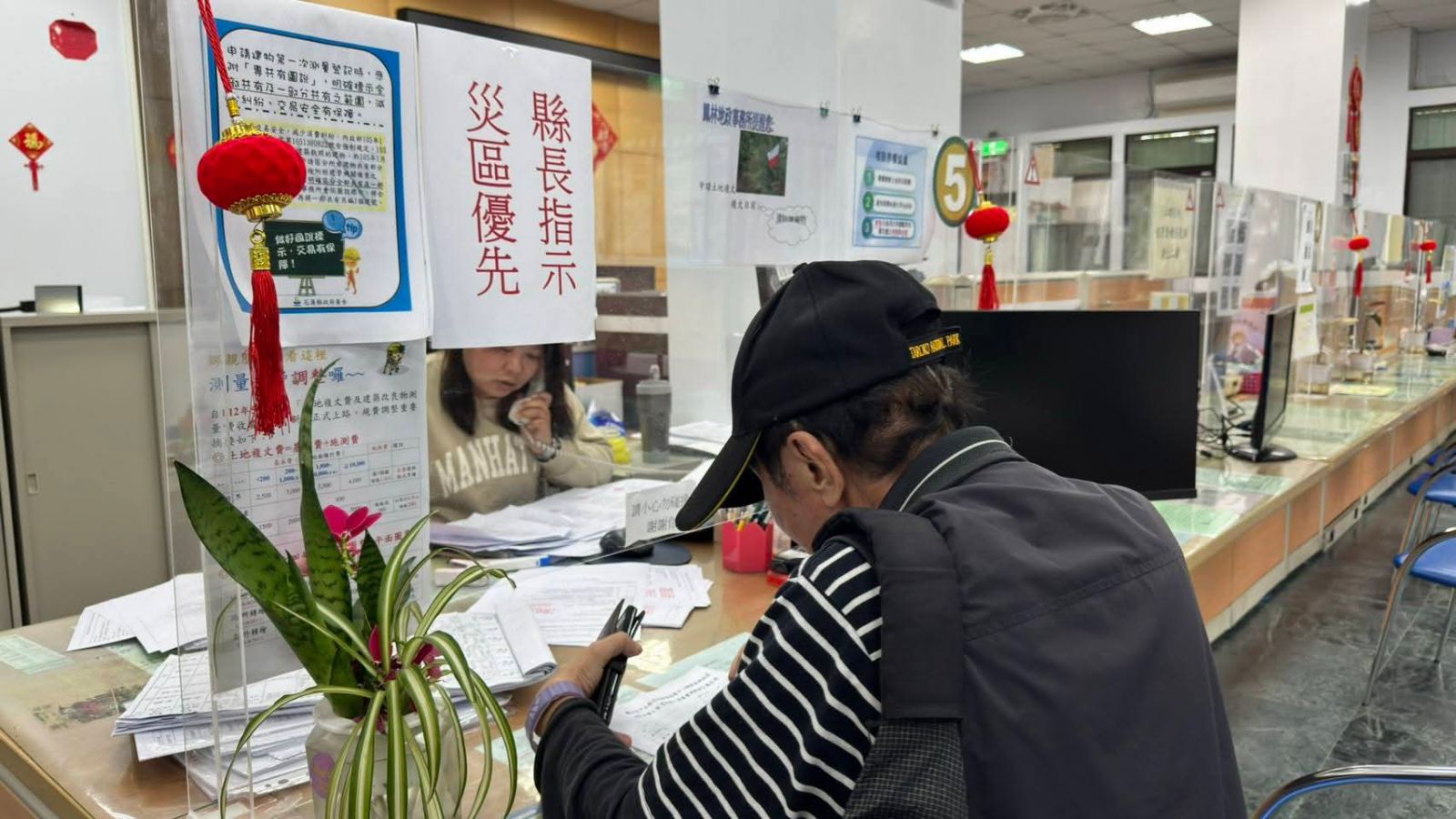 【因應0923洪災 鳳林地政事務所強化便民服務　主任黃一釗積極作為提升行政品質】缩略图