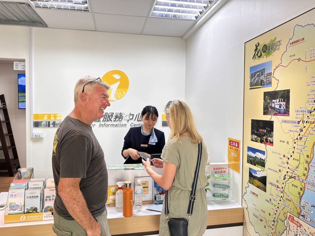 【花蓮火車站旅服中心進駐出口右側 服務前移第一線 打造觀光第一印象】插图