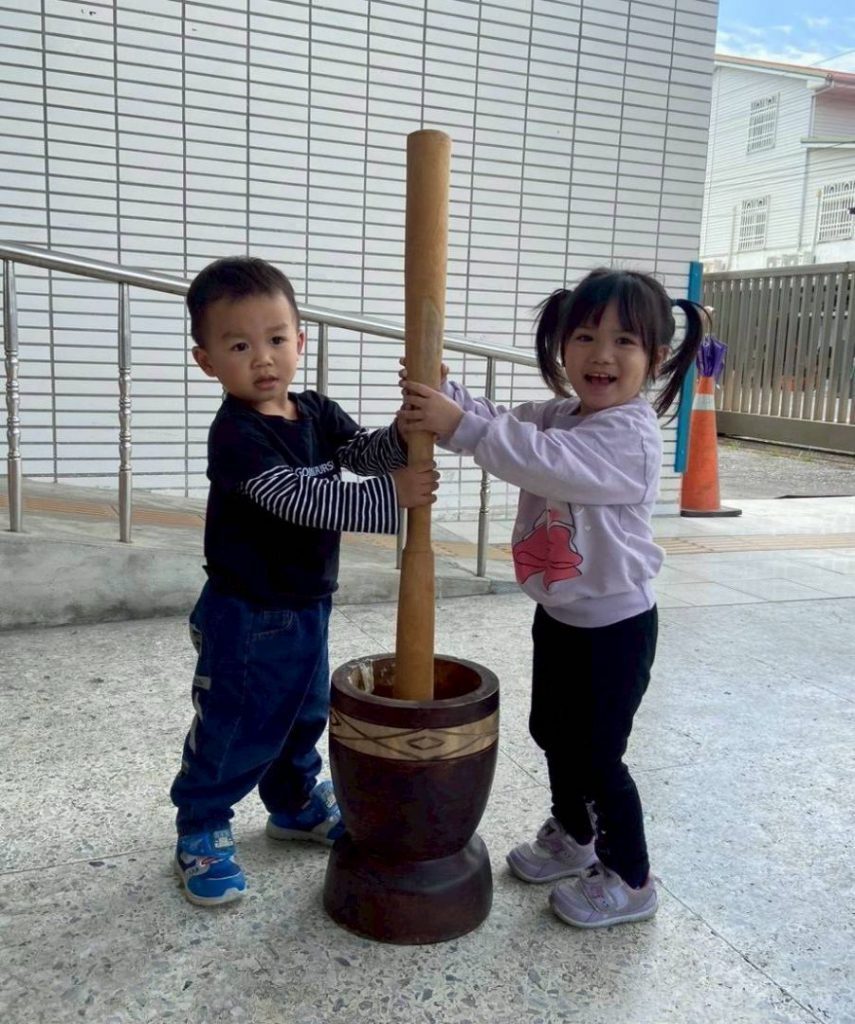 【吉安鄉幼童「搗麻糬」快樂體驗 游淑貞再創寓教於樂溫馨兒童節】插图2 【吉安鄉幼童「搗麻糬」快樂體驗 游淑貞再創寓教於樂溫馨兒童節】插图2