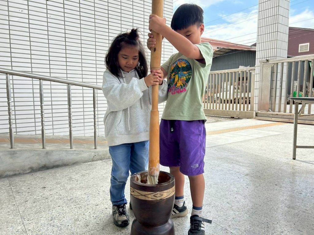 【吉安鄉幼童「搗麻糬」快樂體驗 游淑貞再創寓教於樂溫馨兒童節】插图1 【吉安鄉幼童「搗麻糬」快樂體驗 游淑貞再創寓教於樂溫馨兒童節】插图1