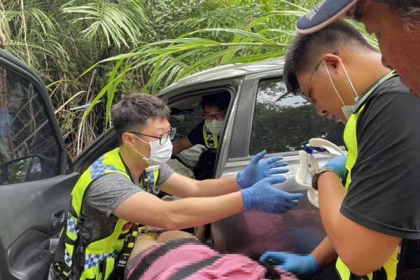 【​驚險！自小客滑落鸞山邊坡 鹿野警義消偕在地議員「長背板接力」火速救援】缩略图