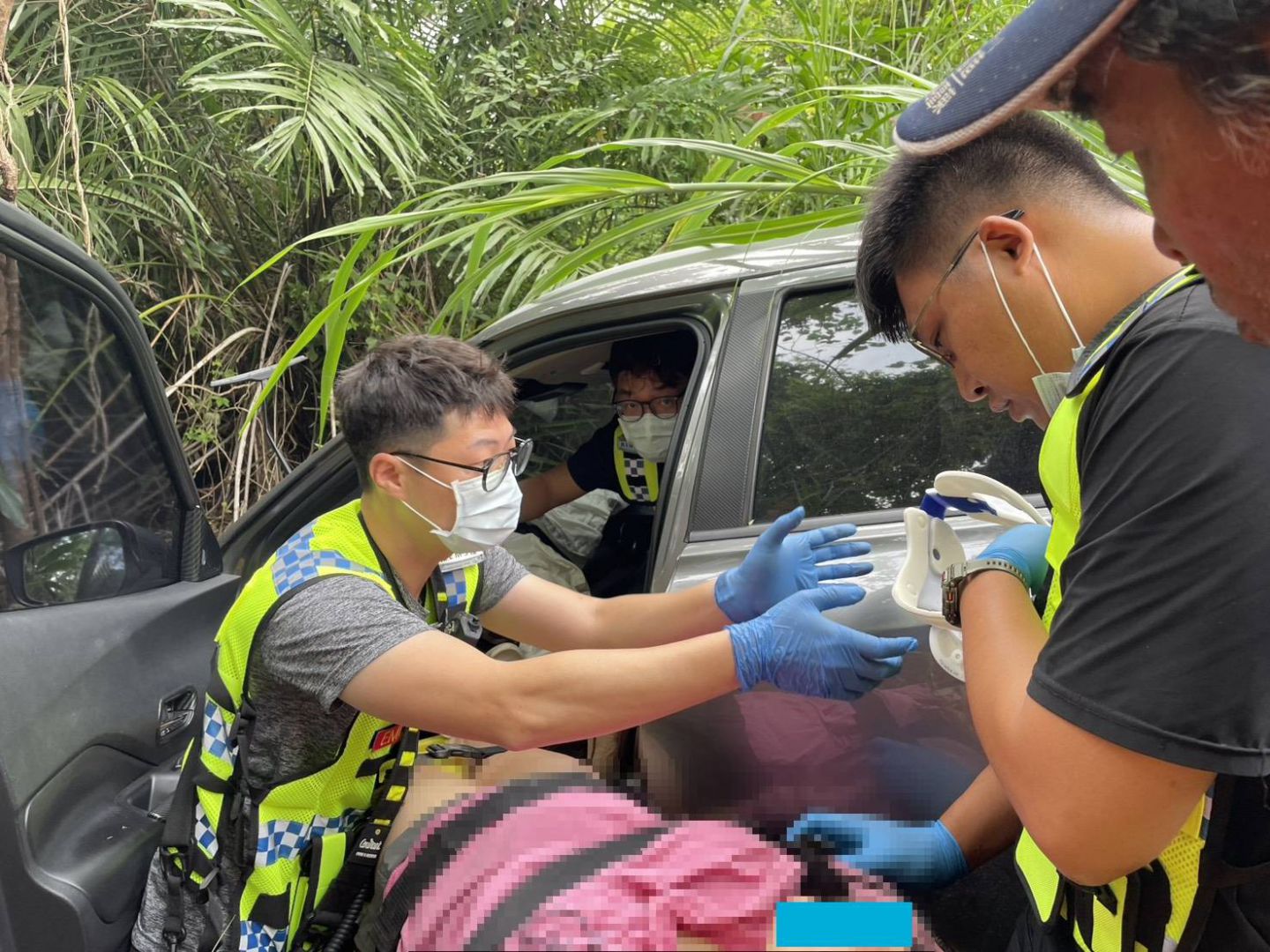 【​驚險！自小客滑落鸞山邊坡 鹿野警義消偕在地議員「長背板接力」火速救援】缩略图
