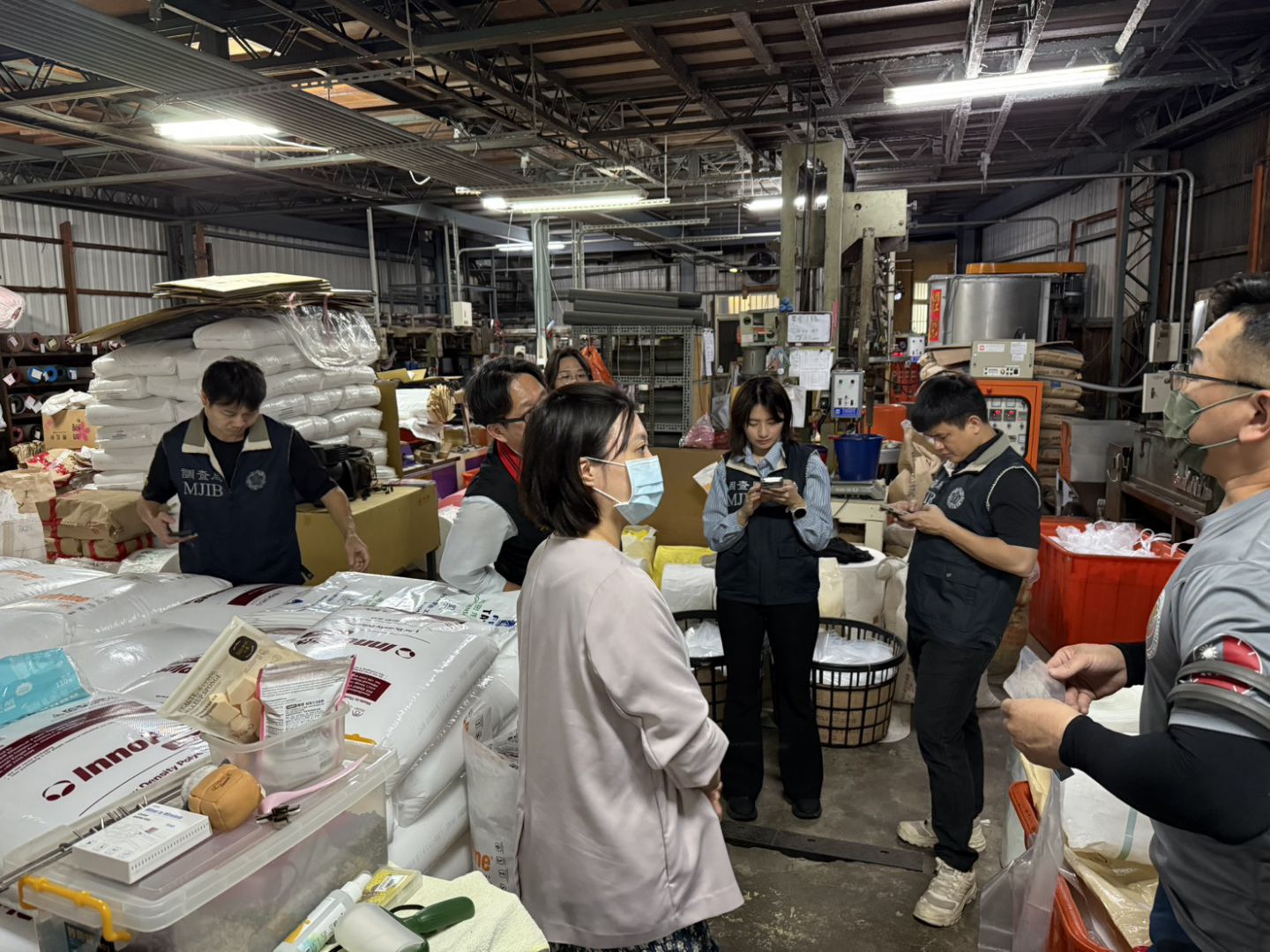 【花檢第三波查緝溯源出擊 走訪轄內全數塑膠製造廠 掌握原料供需嚴防囤積】缩略图