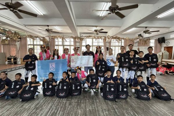 【用行動支持孩子們的棒球夢 臺東縣東慧國際蘭馨交流協會X國民黨立委黃仁夫人王春梅捐贈南王Puyuma花環實驗小學棒球隊器材經費】缩略图