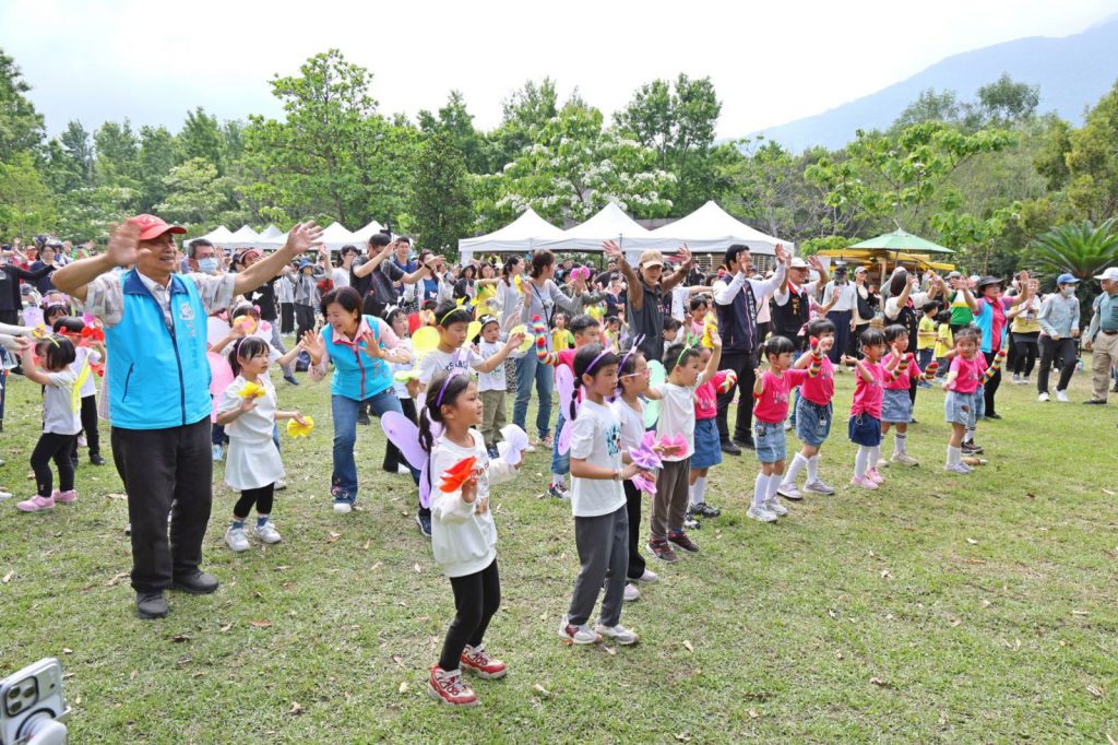 【吉安桐花祭單日吸引三千遊客「賞桐趣」 游淑貞伴全國老幼鄉親漫遊客庄風情】插图2
