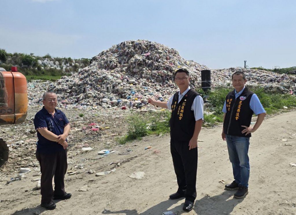 【吉安鄉光華村垃圾堆積如山 村民憂火災隱患及生活品質受影響】插图1 【吉安鄉光華村垃圾堆積如山 村民憂火災隱患及生活品質受影響】插图1