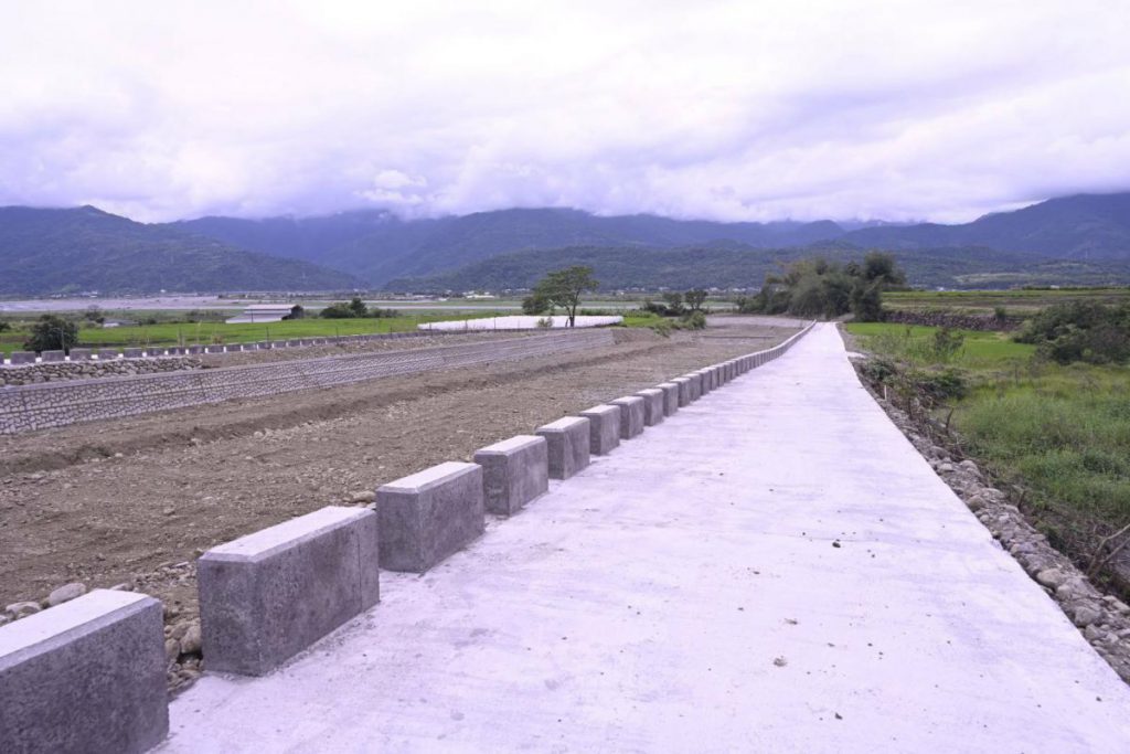 【花蓮縣長徐榛蔚視察玉里鎮觀音排水、杜風排水工程 強化排水防洪機能 預計今年4月底完工 守護鄉親生命財產安全】插图 【花蓮縣長徐榛蔚視察玉里鎮觀音排水、杜風排水工程 強化排水防洪機能 預計今年4月底完工 守護鄉親生命財產安全】插图