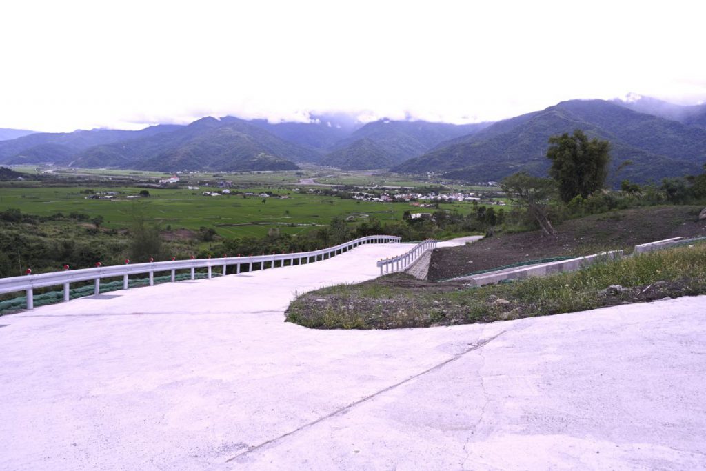 【富里鄉六十石山產業道路1.5億工程全數完工 縣長徐榛蔚親自關心施工品質】插图1