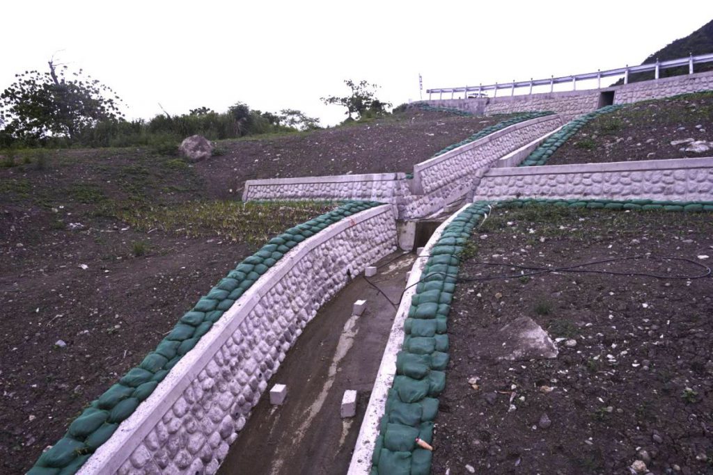 【富里鄉六十石山產業道路1.5億工程全數完工 縣長徐榛蔚親自關心施工品質】插图2