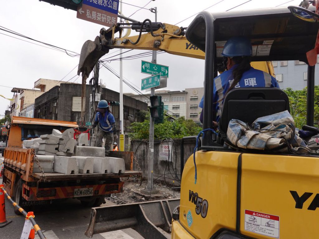 【改善人行空間安全 花蓮市進豐街與明心街口人行道整建】插图