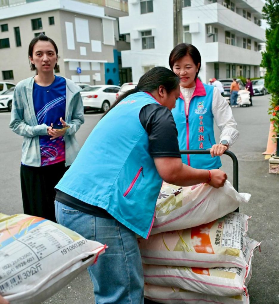 【吉安鄉整合慈恩寺捐文建站3300斤白米 游淑貞力促公私協守護部落長者】插图2