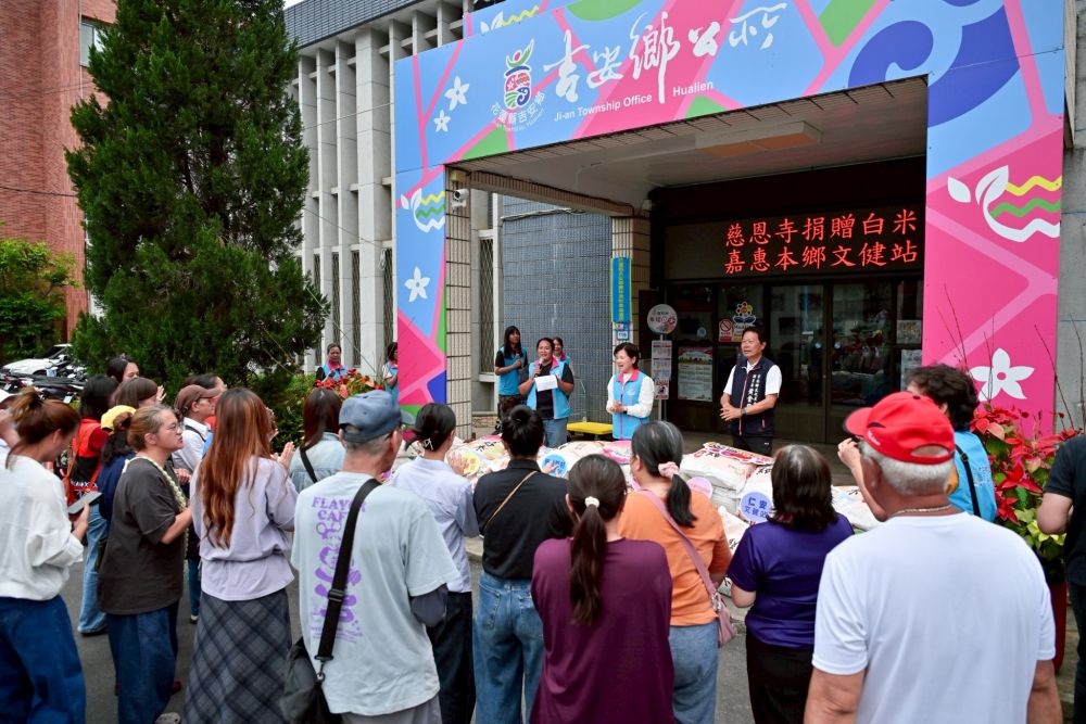 【吉安鄉整合慈恩寺捐文建站3300斤白米 游淑貞力促公私協守護部落長者】插图1