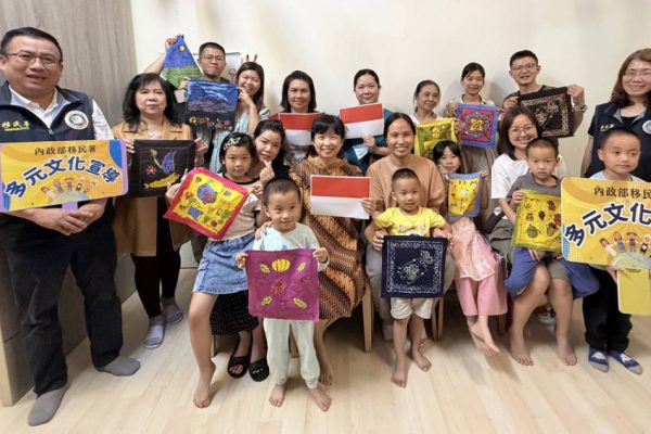 【蠟染傳情迎女英雄日 向女性新住民與移工致敬】缩略图