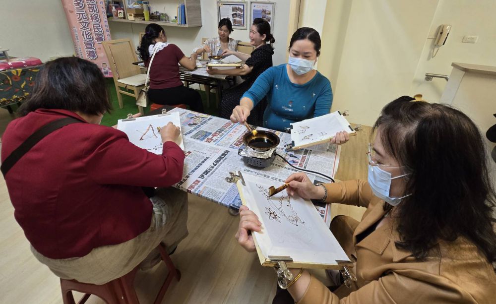 【蠟染傳情迎女英雄日 向女性新住民與移工致敬】插图1