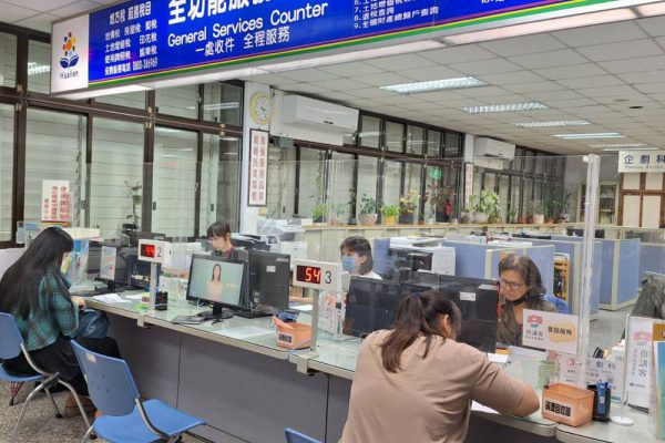 【稅務局全功能服務櫃臺延時服務 便捷民眾申辦稅務事】缩略图