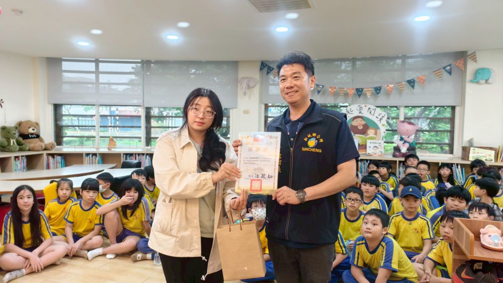 【「閱讀探索趣．書香遊新城」中華國小師生走進新城鄉圖書館 開啟知識與閱讀之旅】插图3