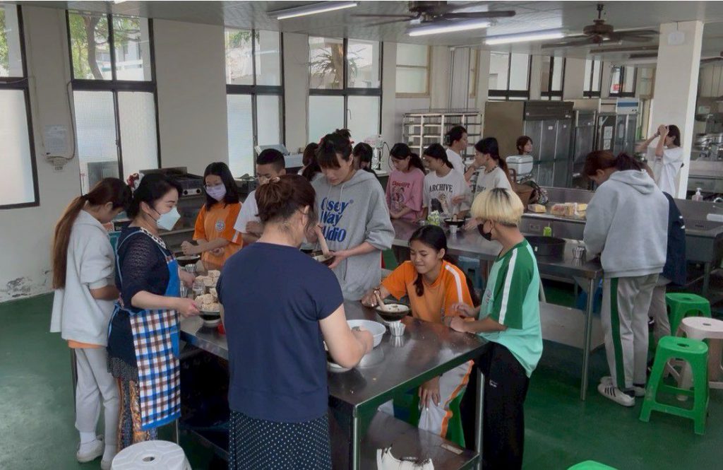 【當烘焙遇上客家》上騰工商師生接力 擂出「三生湯」裡的遷徙記憶】插图 【當烘焙遇上客家》上騰工商師生接力 擂出「三生湯」裡的遷徙記憶】插图