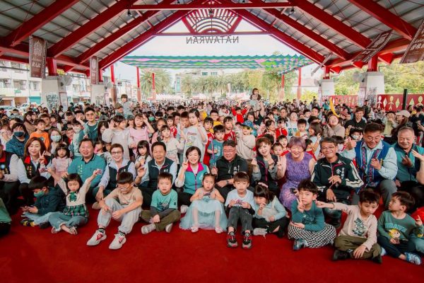 【超人力霸王〜傑洛vs貝利亞現身吉安 游淑貞伴兩千名鄉親共度驚喜兒童節】缩略图