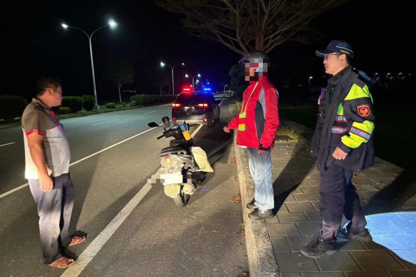 民眾機車故障臺9線　玉警即時伸援解困境缩略图