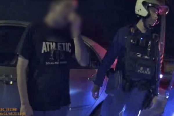 男子酒後駕車「睡」路中 吉安警喚醒酒測依法送辦缩略图