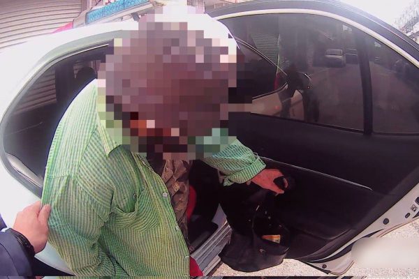 七旬老婦迷途路口徘徊 吉安警及時馳援護送返家缩略图