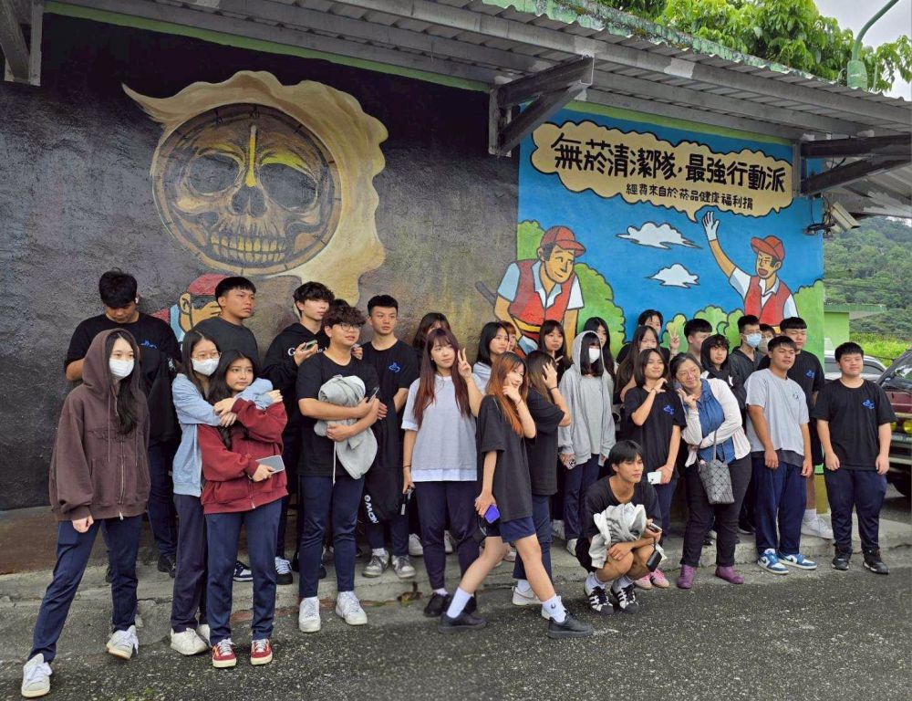 【花蓮高商師生走進吉安清潔隊 游淑貞致力打造環保永續教學基地】缩略图