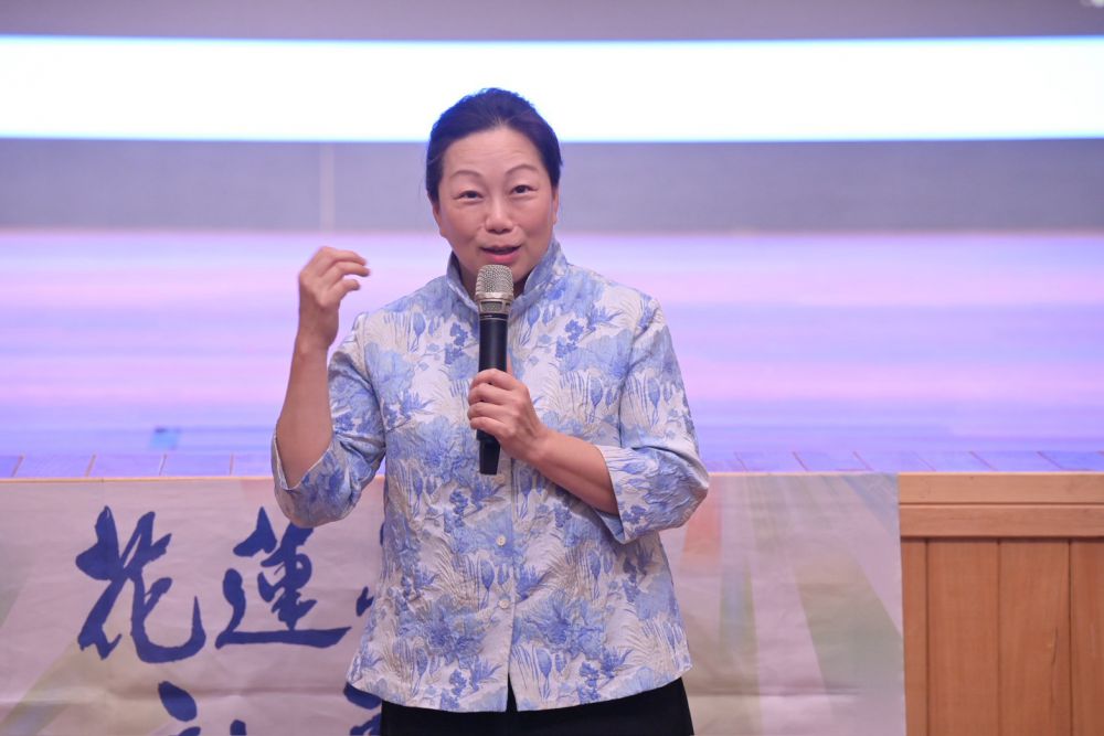 【強化韌性城市競爭力 徐榛蔚聆聽李鴻源演講:善用在地資源 開創花蓮綠色產業優勢】插图 【強化韌性城市競爭力 徐榛蔚聆聽李鴻源演講:善用在地資源 開創花蓮綠色產業優勢】插图