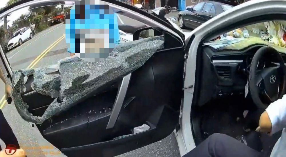 【少年與母爭執賭氣開走車 吉安警果斷破窗化解危機】插图