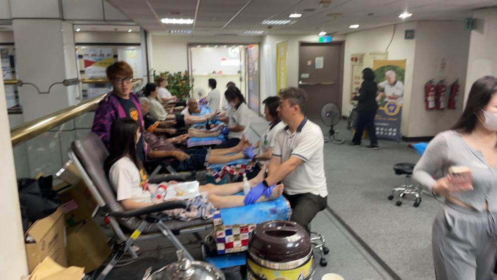 【把愛傳出去》FJM全球公益足療服務高雄場於港都電台舉辦 天主教高雄教區劉振忠總主教親臨祝福】插图2