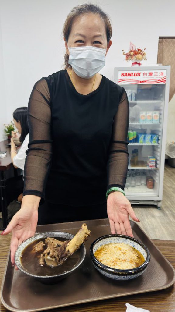 【藥香溫潤暖人心 寶哥永和藥燉排骨進駐花蓮美崙 傳統藥膳小吃再添生力軍】插图 【藥香溫潤暖人心 寶哥永和藥燉排骨進駐花蓮美崙 傳統藥膳小吃再添生力軍】插图