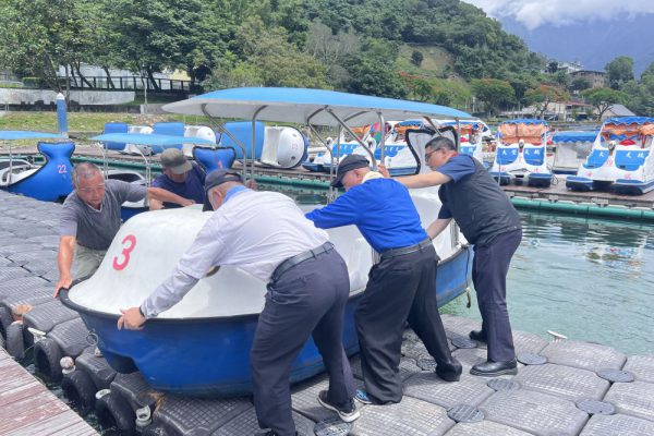 【花縣府今赴鯉魚潭關心檢測進度 推動安全升級與低碳旅遊並進 水域活動預計6月逐步復航】缩略图