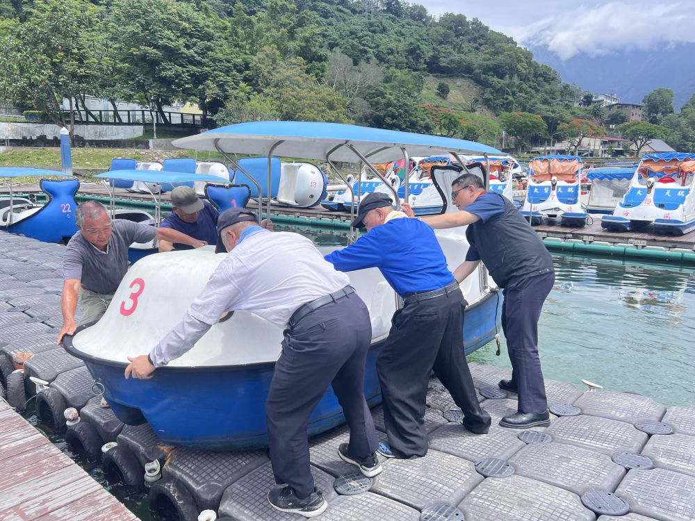 【花縣府今赴鯉魚潭關心檢測進度 推動安全升級與低碳旅遊並進 水域活動預計6月逐步復航】缩略图
