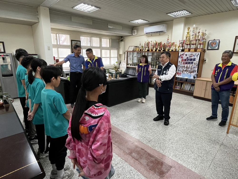 【邱光明議員攜手新城鄉民眾服務社 表揚新城鄉36位熱心服務畢業學子】插图
