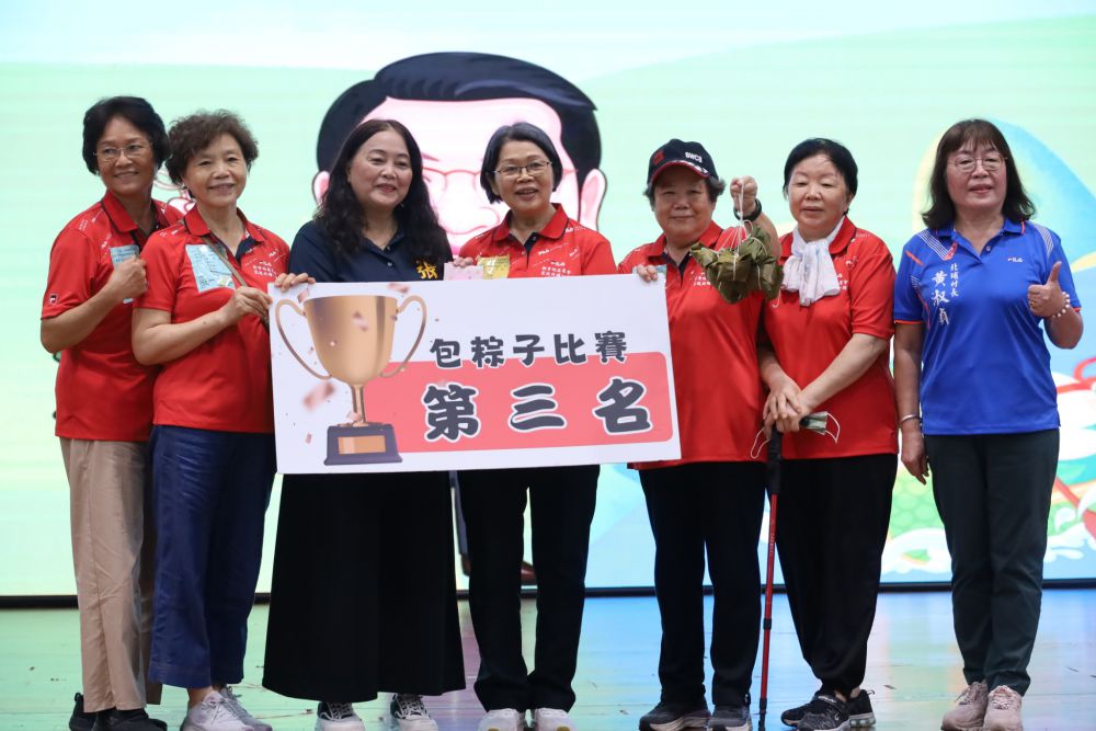 【新城鄉「八秩風華耀新城-粽香傳情慶端午」熱鬧登場 何禮臺傳承文化凝聚社區情感超過五百名鄉親齊聚包粽迎端午】插图4 【新城鄉「八秩風華耀新城-粽香傳情慶端午」熱鬧登場 何禮臺傳承文化凝聚社區情感超過五百名鄉親齊聚包粽迎端午】插图4
