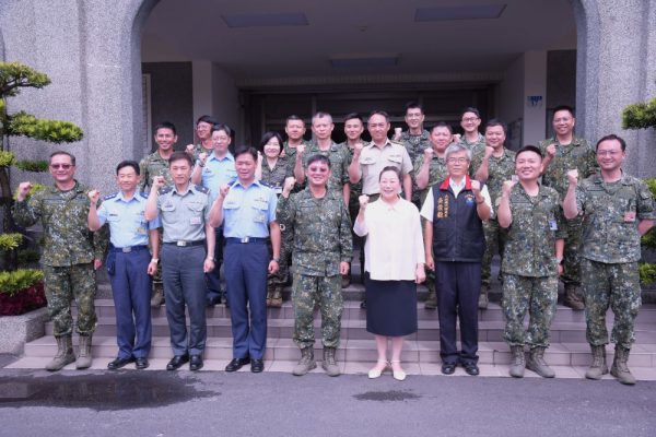 【端節前夕軍民情深》花防部指揮官黃中將率員拜會花蓮縣政府 縣長徐榛蔚親薦暑期亮點邀官兵共賞山海】缩略图