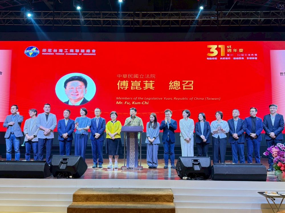 【宣慰印尼台商僑民、凝聚海外向心力》立法院國民黨團出席台商盛會 傅崐萁率16位藍委出訪印尼成果豐碩】缩略图