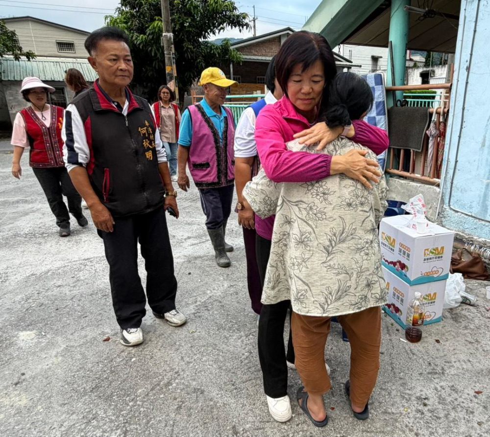 【游淑貞 田桂花 李桂英 三女力夜送關懷 用溫暖陪伴火災家戶重建希望】插图1