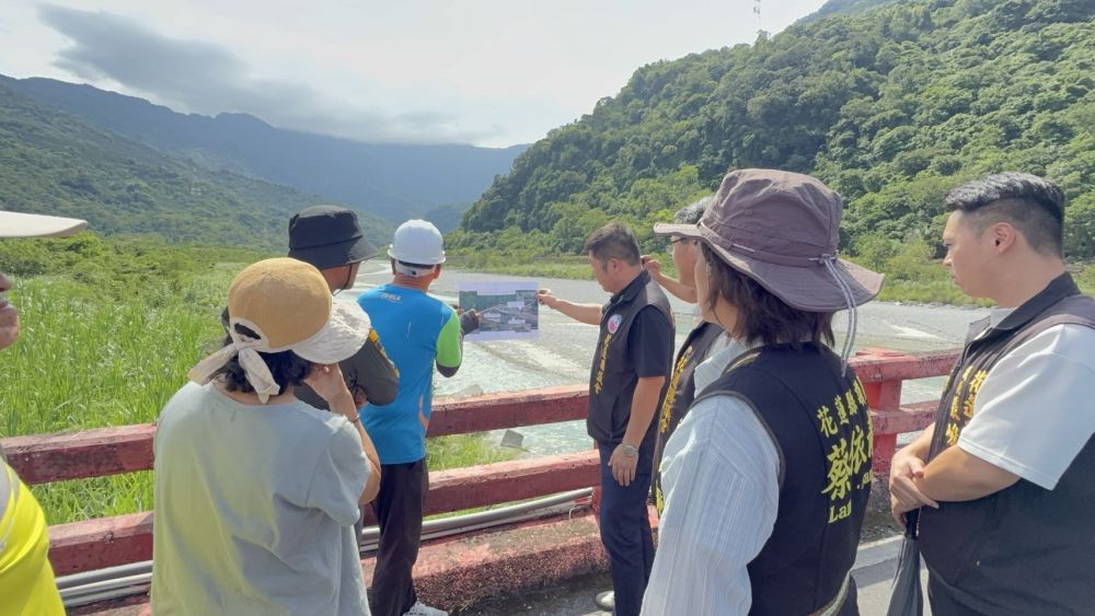 【關心萬里溪堰塞湖風險 張峻率隊會勘籲強化治理與監測 守護下游居民安全】插图3 【關心萬里溪堰塞湖風險 張峻率隊會勘籲強化治理與監測 守護下游居民安全】插图3