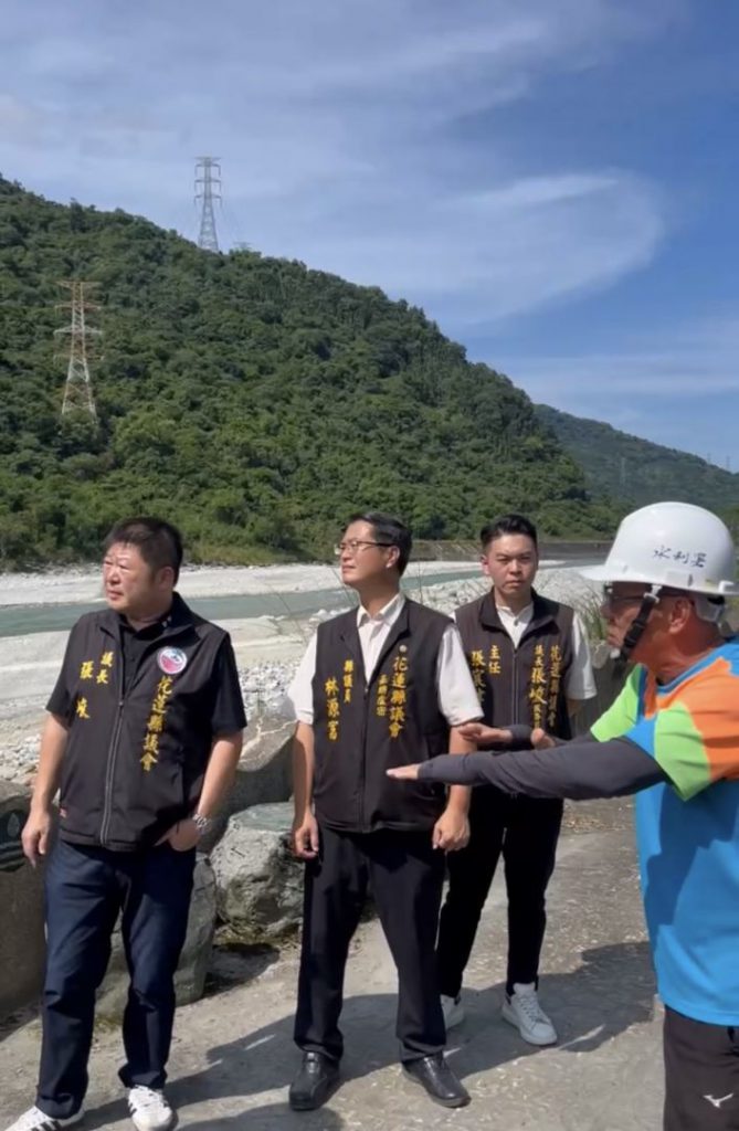 【關心萬里溪堰塞湖風險 張峻率隊會勘籲強化治理與監測 守護下游居民安全】插图2 【關心萬里溪堰塞湖風險 張峻率隊會勘籲強化治理與監測 守護下游居民安全】插图2