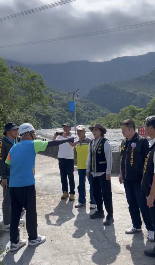 【關心萬里溪堰塞湖風險 張峻率隊會勘籲強化治理與監測 守護下游居民安全】插图 【關心萬里溪堰塞湖風險 張峻率隊會勘籲強化治理與監測 守護下游居民安全】插图