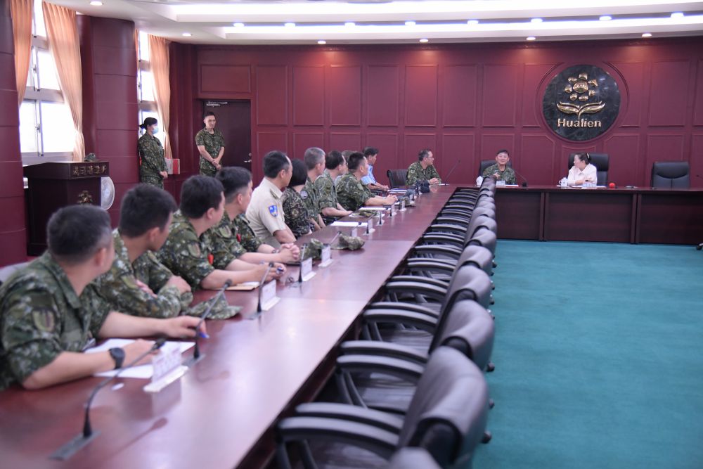 【端節前夕軍民情深》花防部指揮官黃中將率員拜會花蓮縣政府 縣長徐榛蔚親薦暑期亮點邀官兵共賞山海】插图1 【端節前夕軍民情深》花防部指揮官黃中將率員拜會花蓮縣政府 縣長徐榛蔚親薦暑期亮點邀官兵共賞山海】插图1