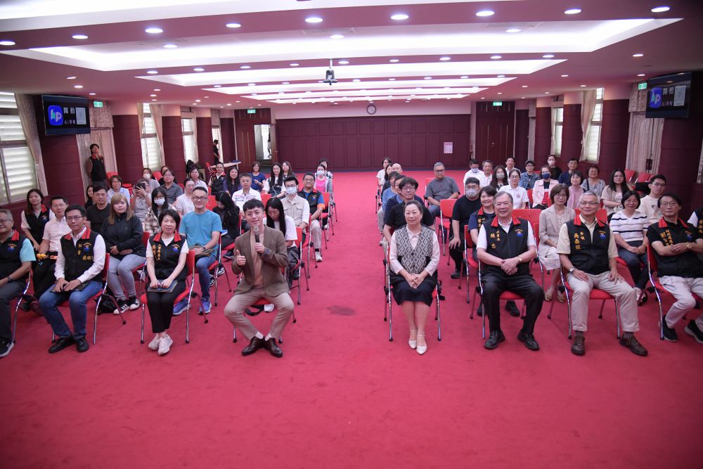 【提升政令宣導數位力 】花蓮縣府邀 AI 魔術師晨益傳授手機影音實務缩略图
